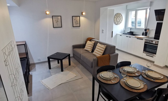 Sandillon Apartment | House