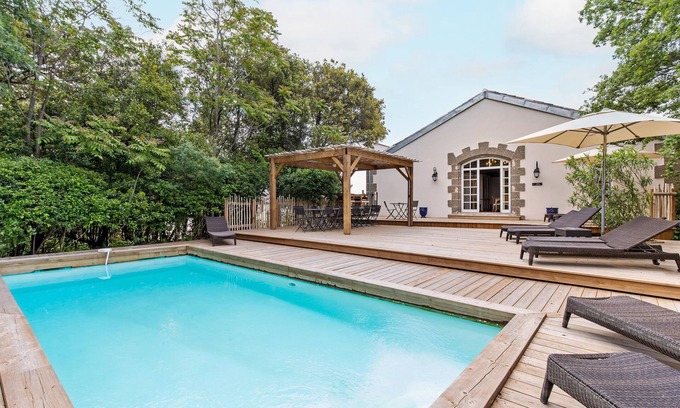 Servian House | House in an authentic estate, with private swimming pool