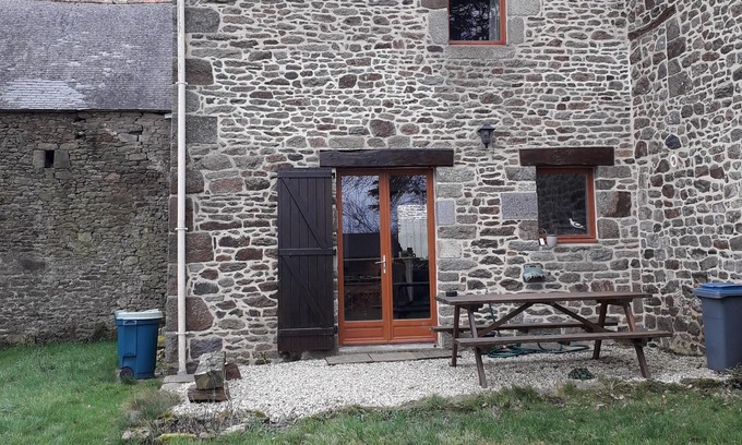 Saint-Helen House | House in the country