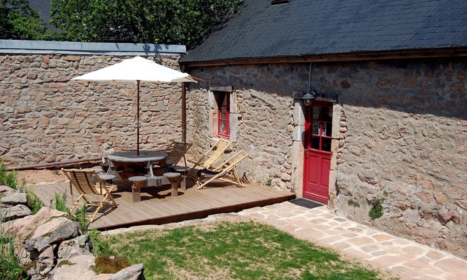 Quarre-les-Tombes House | house in the Morvan natural park in quarre les tombes for 8 people