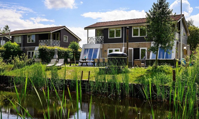 Vlagtwedde House | House in Vlagtwedde with Sauna and Hot Tub