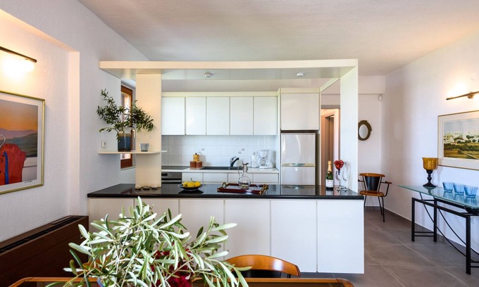 Elea Villa | House of Phoenicia - Elena of Laconia