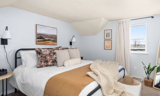 Superior House | House of the Changing Sky