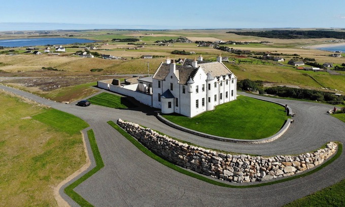 Hunspow Cottage | House of the Northern Gate - a castle that sleeps 23 guests in 9 bedrooms
