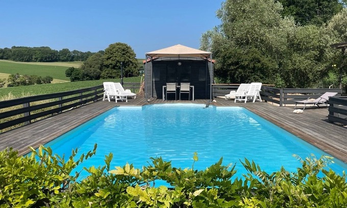 Lavardac House | House with an amazing view, private pool, yet only 8 mins walk to town.