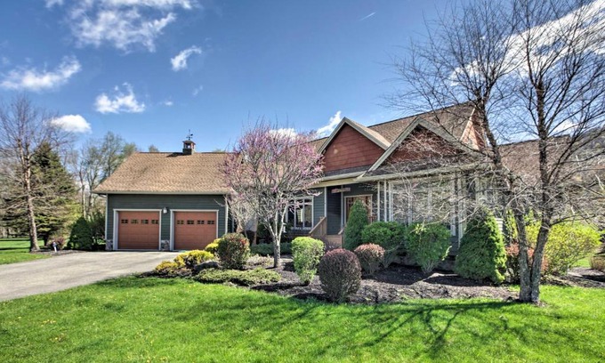 Snowshoe House | House with Deck, Fire Pit - 15 Mins to Snowshoe!