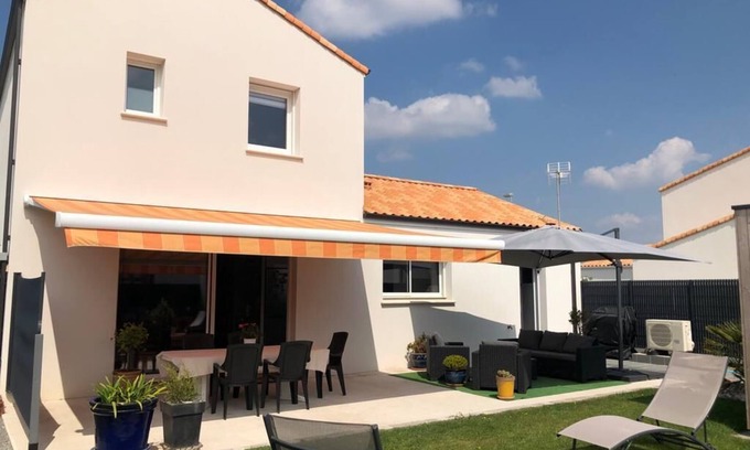 Prefailles House | House with garden