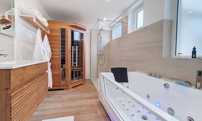 Louviers House | House with garden - sauna and whirlpool