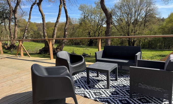 Caurel House | House with indoor pool at the foot of Lac de Guerlédan