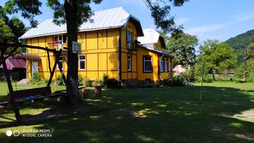 Vyzhnytsya House | House with mountain view