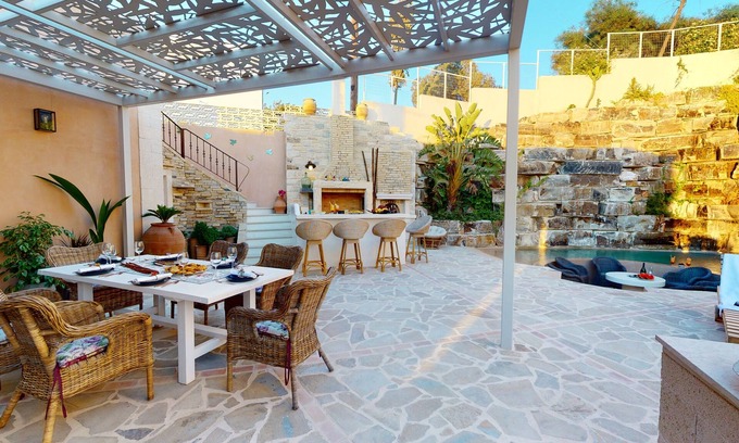 Kamilari House | House with pool, terraces, sea view, village view ideal for up to 6 people
