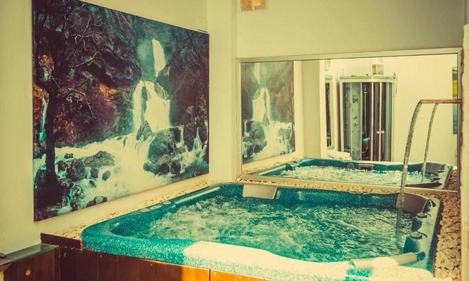 Hoya-Gonzalo Cottage | House with private patio for 17 with jacuzzi
