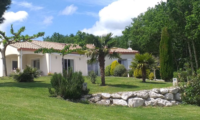 Moissac House | House with swimming pool and remarkable panorama