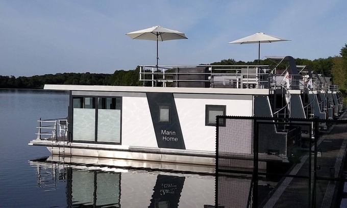 Leuken Boat Rental | Houseboat Leukermeer in Well/NL