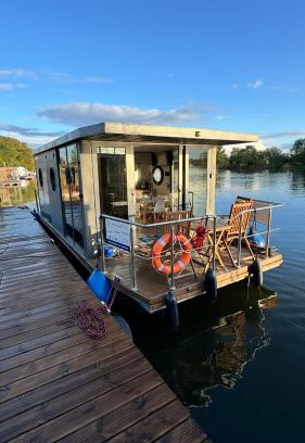 Uraz Apartment | Houseboat Water Boy apartament pływający dom na wodzie łódź