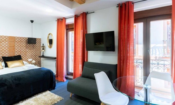 Old Town Apartment | Housingleon- Five Rooms Barrio Húmedo