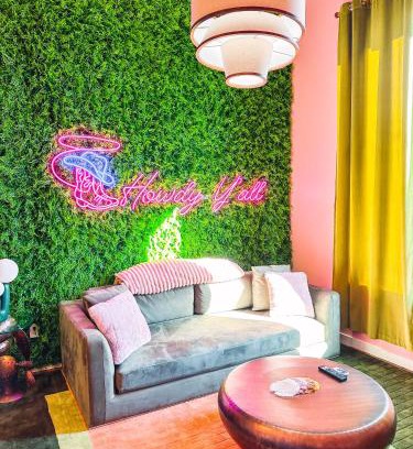 North Nashville House | Howdy Y'all - Minutes To Broadway & Free Parking