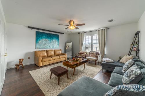 Jersey City Apartment | Huge 3BR Urban Gem just 3 miles to NYC plus Free Parking