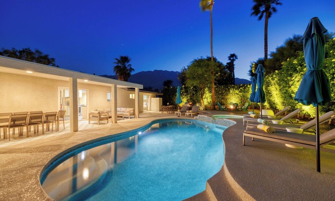 Vista Norte House | Huge Backyard: PoolTable+Firepit+Saltwater Pool and Spa