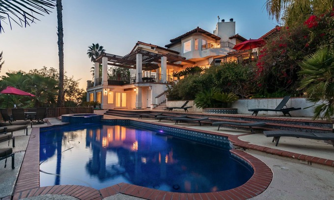 Escondido House | Huge Pool+Spa, Text Bob For SPECIAL PRICING DATES.