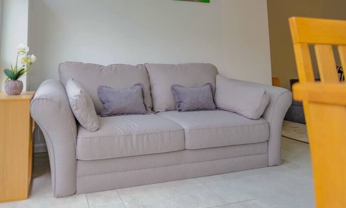 Arbury House | Humphreys Lodge - 26 Humphreys Road · Artistic & Modern Design Humphreys Lodge