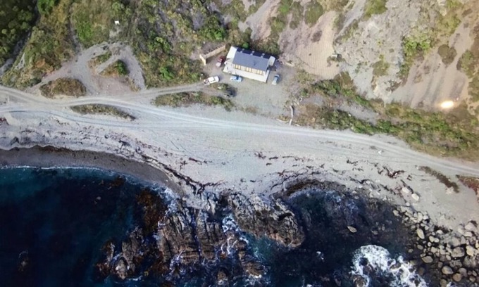 Wellington House | Hunter Bay Bach absolute beachfront