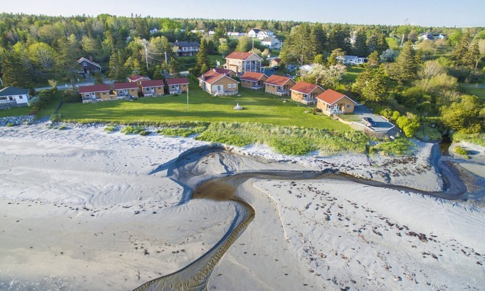 Hunts Point Apartment | Hunts Point Rustic Coastal Retreat with King Bed