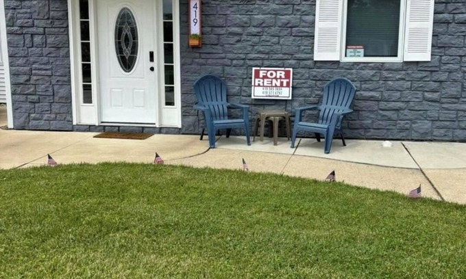 Huron House | Huron Lake House Getaway at Old Homestead Beach = Beach & Chill