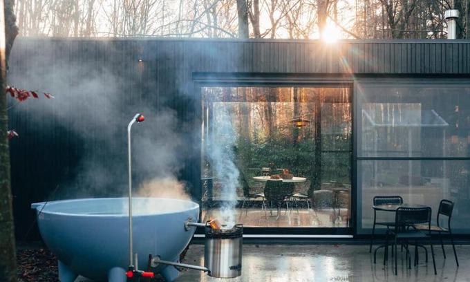 Stekene House | Huswell - Cozy Forest Cabinet with Private Hot Tub