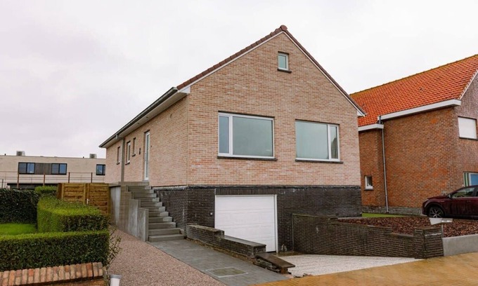 Raversijde Villa | Huswell - Spacious getaway close to the beach and airport