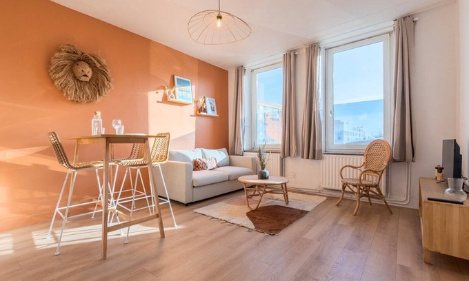 Tourcoing Apartment | Hypercentre - private parking, metro + train 100m