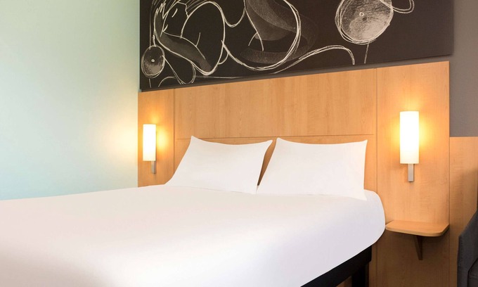 Thielle-Wavre Hotel | Ibis 3 Lacs Neuchatel Hotel