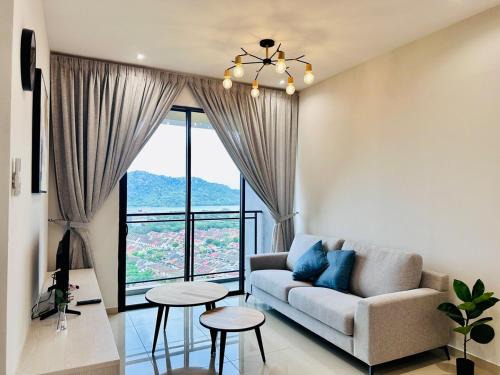 Kampung Sungai Nibong Apartment | Iconic Regency Seaview Homestay with Rooftop Pool