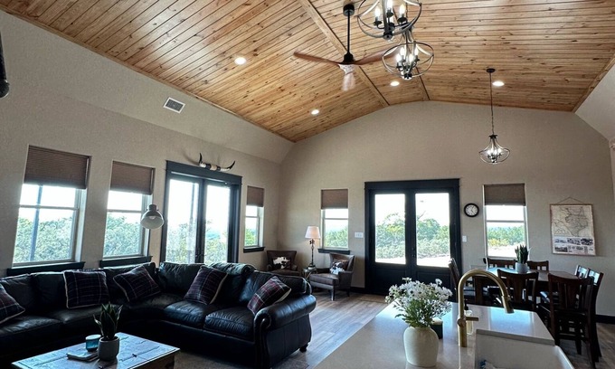 Goldsboro Cabin | Iconic West Texas Sunset and Scenic Views