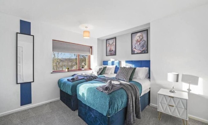 Rugby House | Ideal 4 bed House in Rugby - Football Table