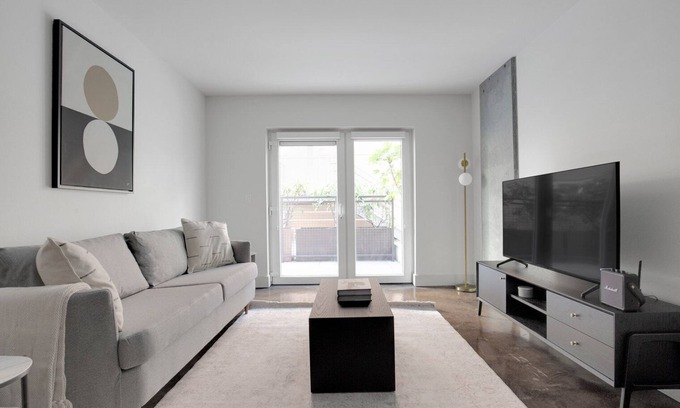 West Bellevue Apartment | Ideal Bellevue 1BR w/Gym & Roof Lounge, easy commute, by Blueground