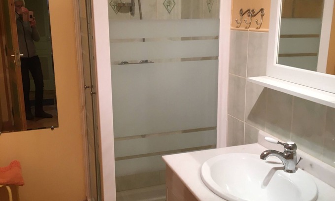 Periers House | Ideal for business travel-Logement1 person