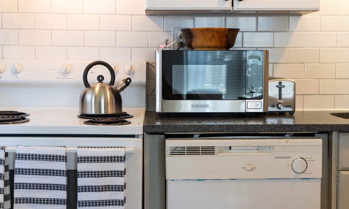 North Chattanooga Apartment | Ideal Northshore location! Stylish, cozy decor!