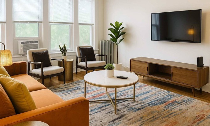 Old Irving Park Apartment | Ideal & Spacious 1BR Apt