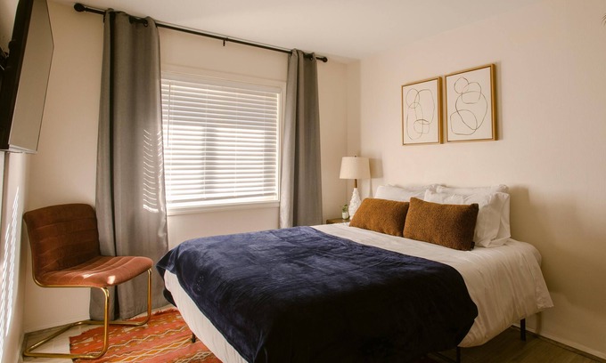 Gold Hill Apartment | Ideal stopover location right off I-5, nestled in a scenic area by the Rogue River. Enjoy the peaceful sounds of the river while having quick access to major travel routes and nearby towns.