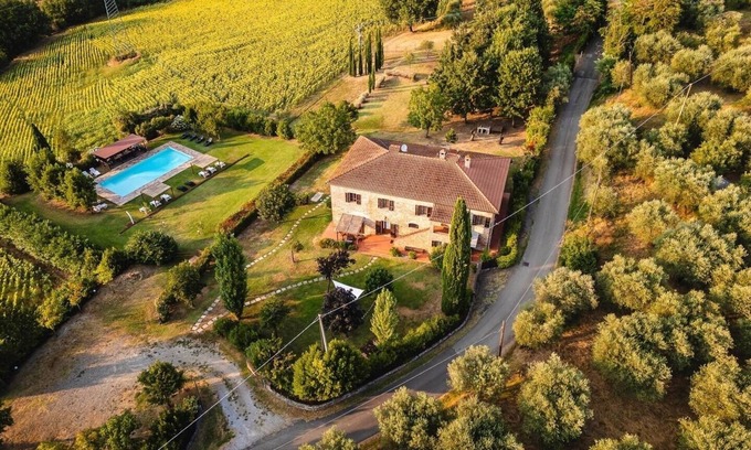 Foiano della Chiana Villa | Ideal villa for 16 people!