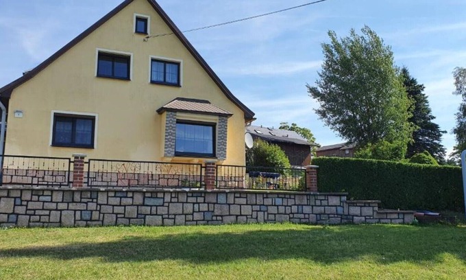 Tannenbergsthal House | Idyllic accommodation on the mountain, active geocaching and exploring regional highlights.