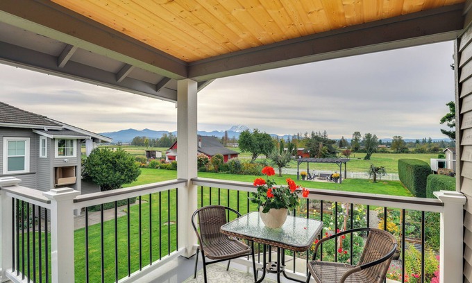 Tacoma Apartment | Idyllic Enumclaw Studio w/Mount Rainier Views