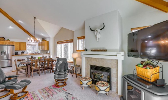 Redmond House | Idyllic Redmond Townhome with Furnished Deck!