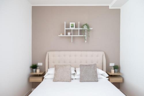 Monti Apartment | iFlat Modern Sunlit Studio Apt by the Colosseum