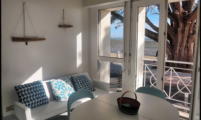 Saint-Trojan-les-Bains Apartment | Ile d'Oleron, St Trojan les Bains, Apartment T2, facing the sea: