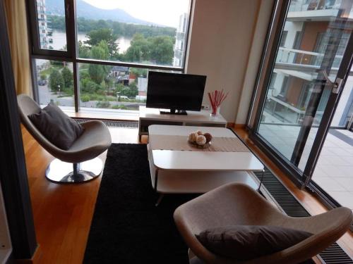 Vizafogo Apartment | Imádnivaló medencés hotellakás szaunával.