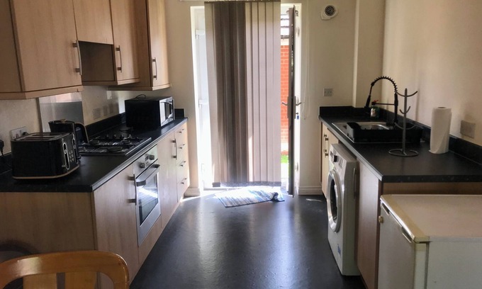 Smethwick Apartment | Immaculate 2-Bed Apartment in Smethwick