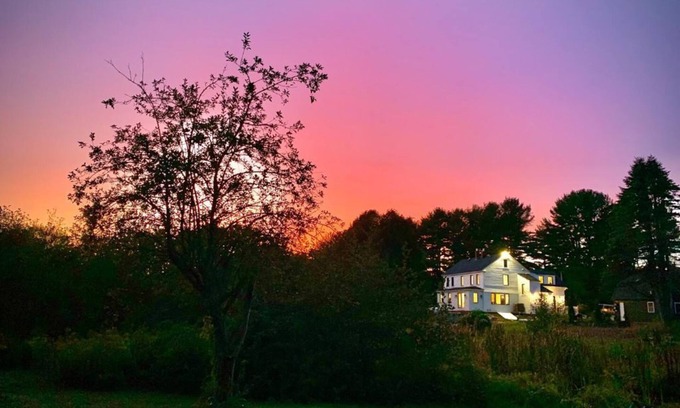 Kennebunkport House | Immaculate 4BR Farmhouse - Family Paradise w/Jungle Gym - Mins To Dock Square