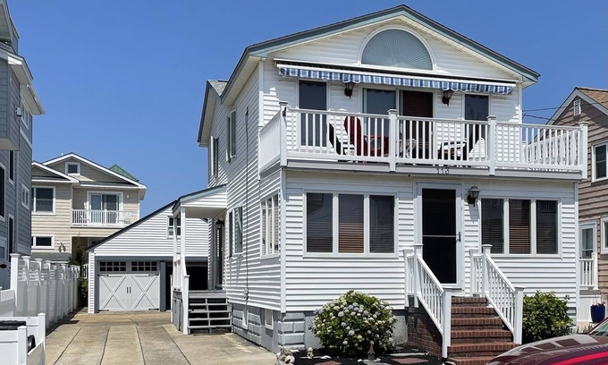 Beach Haven Gardens House | Immaculate Oceanside Cottage, 3/4 BR Seven Houses From Beach
